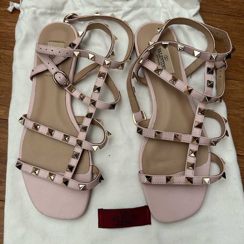Studded sandals 38